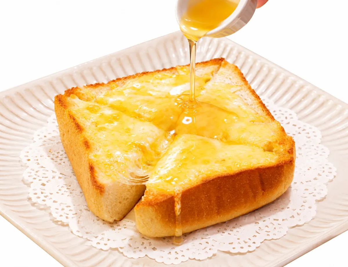 国産はちみつをたっぷりかけたハニートースト